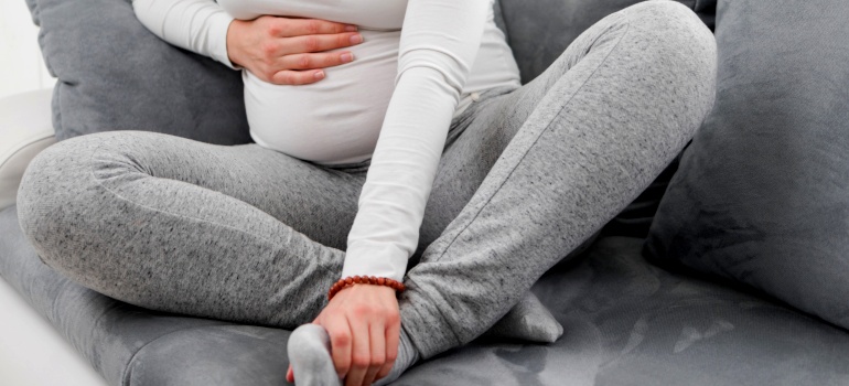 Почему возникает онемение рук у беременной женщины?