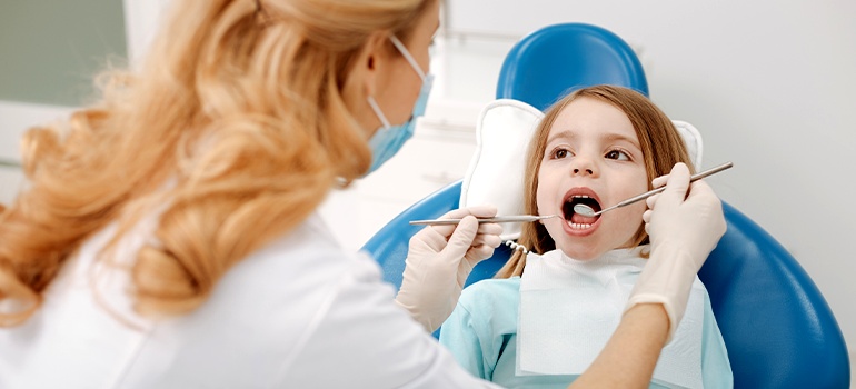 Ребенок боится стоматолога: что делать