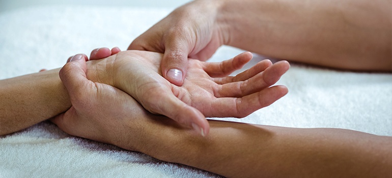 Онемение руки: причины и лечение | Клиника Рассвет
